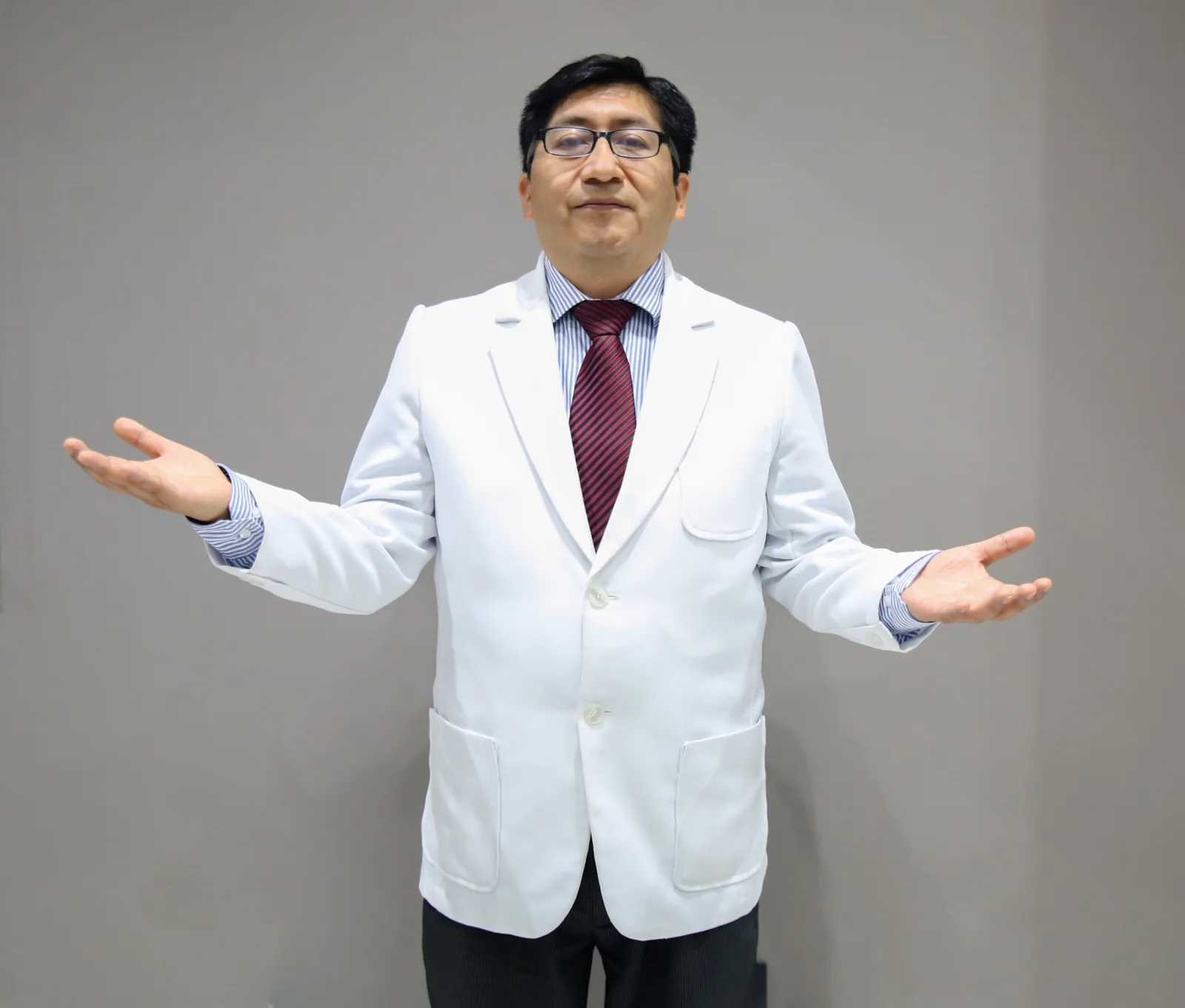 Dr. Juan Corral en retrato institucional